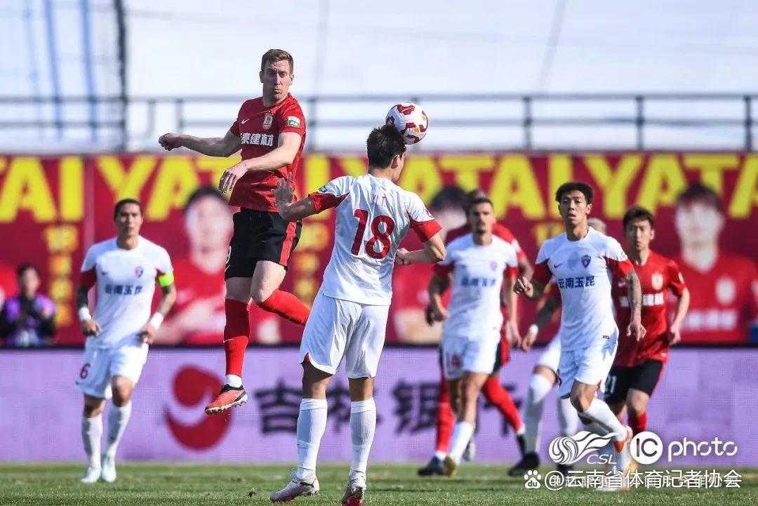 雷火电竞-小组赛收获平局，球队主帅临时调整轮换战术的简单介绍