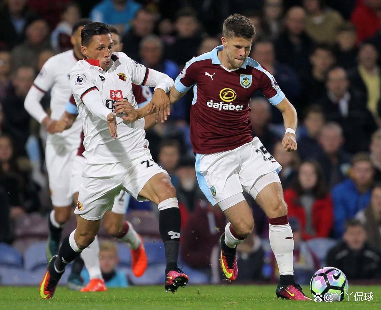 雷火电竞下载-包含埃弗顿客场击败沃特福德，取得关键胜利的词条