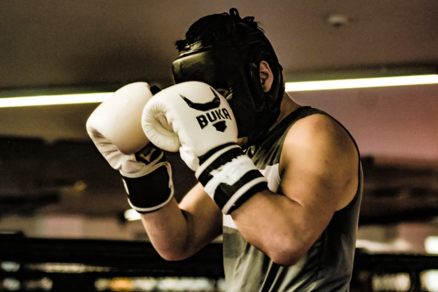 雷火电竞亚洲先驱-拳击球员突破自我，表现堪称完美的简单介绍