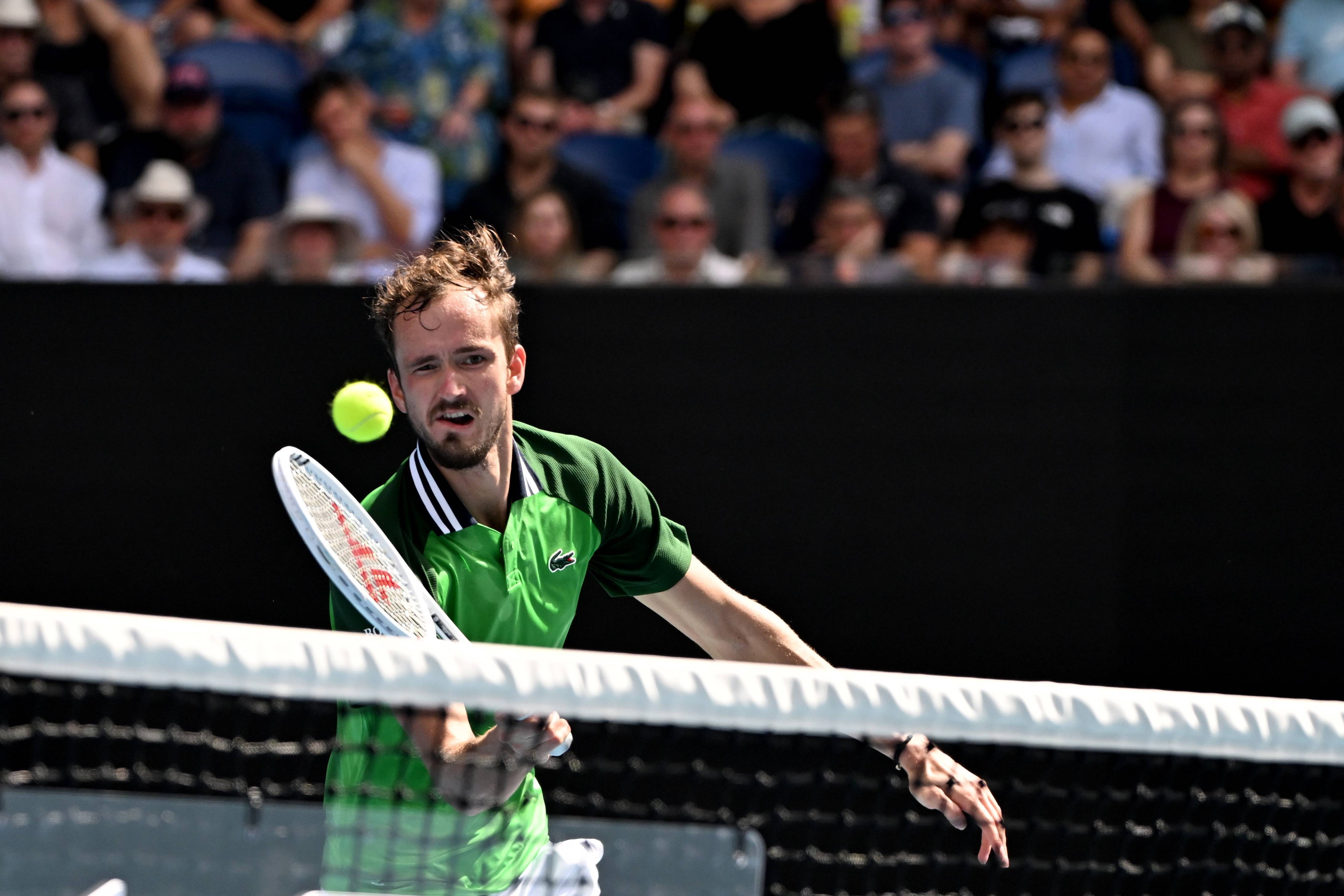 雷火电竞网站-澳网险胜ATP总决赛，梅德韦杰夫刷新纪录的简单介绍