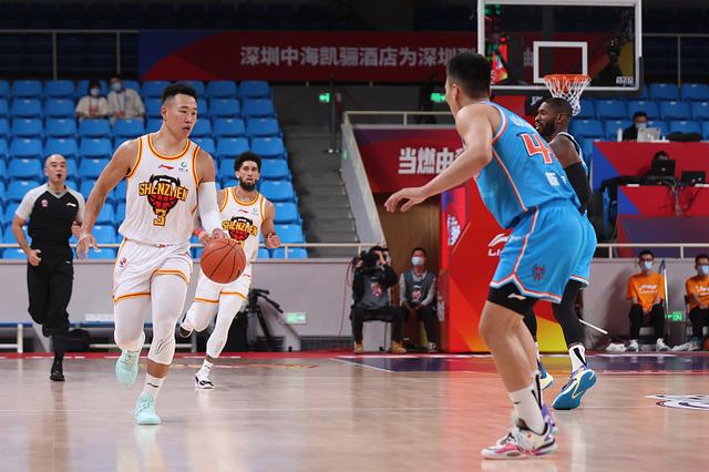 雷火电竞网址-辽宁队险胜深圳队，保罗刷新纪录